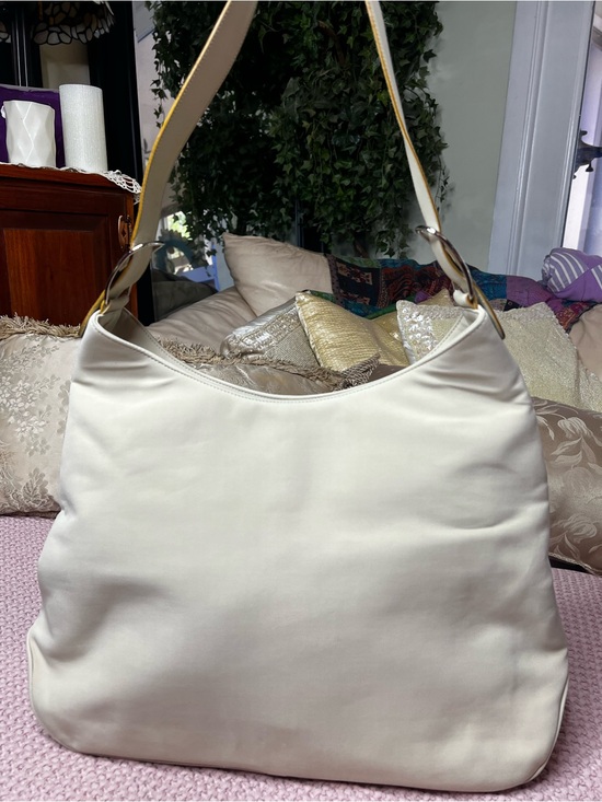 Salvatore Ferragamo Handbags - Salvatore Ferragamo Vara/Vala Ivory Canvas Hobo Shoulder Bag AU-21 8194
